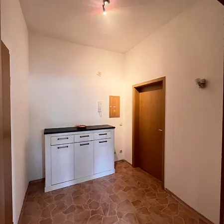 Schoene Ruhige Monteurwohnung Bei Bayreuth Mit Parkplatz, Kueche, Internet, Tv, Waschmaschine, Trockner * Eckersdorf