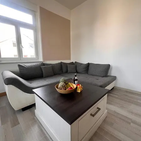 아파트 Schoene Ruhige Monteurwohnung Bei Bayreuth Mit Parkplatz, Kueche, Internet, Tv, Waschmaschine, Trockner Eckersdorf