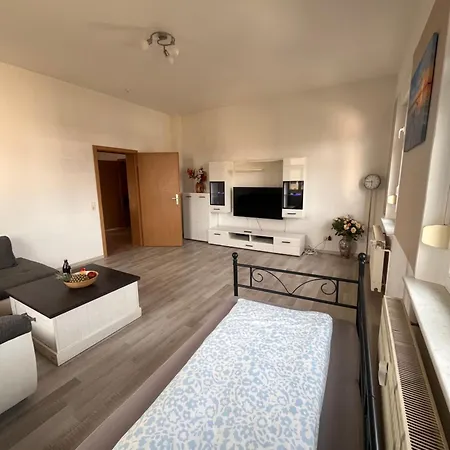 Schoene Ruhige Monteurwohnung Bei Bayreuth Mit Parkplatz, Kueche, Internet, Tv, Waschmaschine, Trockner *