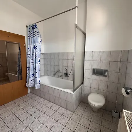 아파트 Schoene Ruhige Monteurwohnung Bei Bayreuth Mit Parkplatz, Kueche, Internet, Tv, Waschmaschine, Trockner *