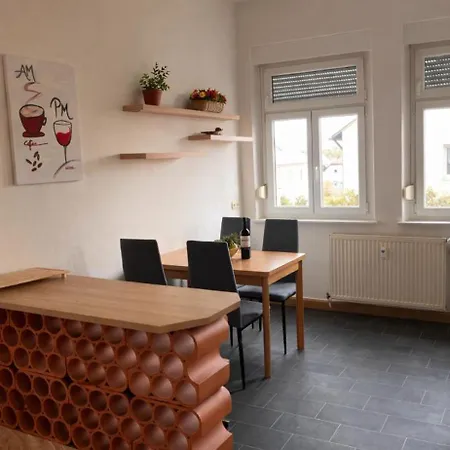 Daire Schoene Ruhige Monteurwohnung Bei Bayreuth Mit Parkplatz, Kueche, Internet, Tv, Waschmaschine, Trockner *
