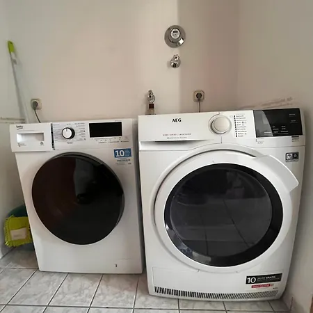 Schoene Ruhige Monteurwohnung Bei Bayreuth Mit Parkplatz, Kueche, Internet, Tv, Waschmaschine, Trockner 아파트