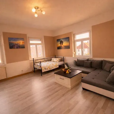 Schoene Ruhige Monteurwohnung Bei Bayreuth Mit Parkplatz, Kueche, Internet, Tv, Waschmaschine, Trockner Daire *